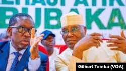 Le candidat du principal parti d’opposition au Nigeria et son colistier Ifeanyi Okowa à Abuja, le 16 juin 2022. (VOA/Gilbert Tamba)