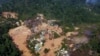 ARCHIVO - Vista aérea de una mina ilegal de oro, también conocidas como 'garimpo', en la región del Amazonas, en las proximidades de la localidad de Crepurizao, en Brasil, en agosto de 2017.