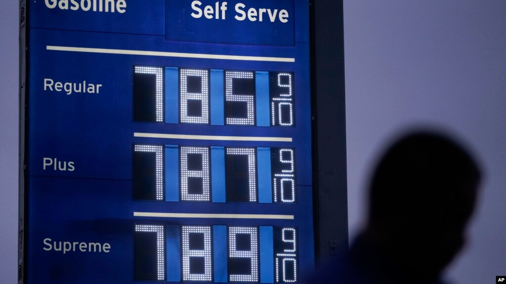美国洛杉矶一家加油站6月16日的汽油价格居高不下。(photo:VOA)