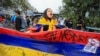 Partidarios del candidato presidencial Gustavo Petro, con la coalición Pacto Histórico, celebran después de que su candidato ganara una segunda vuelta presidencial en Bogotá, Colombia, el domingo 19 de junio de 2022. (Foto AP/Fernando Vergara)