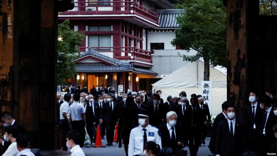 Officials and mourners attend the vigil for late former Japanese Prime Minister Shinzo Abe, who was shot while campaigning for a parliamentary election, at Zojoji Temple, in Tokyo, July 11, 2022. 