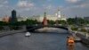Posle godinu dana sankcija, Moskva se trudi da pokaže da je sve normalno 