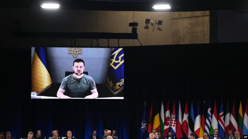 Tổng thống Ukraine, Volodymyr Zelenskyy, phát biểu qua video tại hội nghị thượng đỉnh NATO ở Madrid vào ngày 29/6/2022.