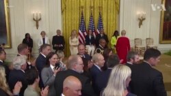 拜登总统向17人颁发总统自由勋章