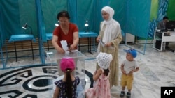 Voters cast their ballots at a polling station during a nationwide referendum in Nur-Sultan, Kazakhstan, June 5, 2022. 