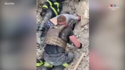 Տղամարդուն փորձում են դուրս հանել Դոնեցկի բնակելի թաղամասի փլատակների տակից_1.mp4