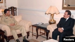 پرویز مشرف نے مارچ 2007 میں اس وقت کے چیف جسٹس افتحار محمد چوہدری کو آرمی ہاؤس بلا کر استعفیٰ طلب کیا تھا جس پر ملک بھر میں وکلا تحریک شروع ہو گئی تھی۔ 
