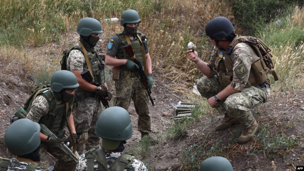 2022年6月22日，乌克兰军人在俄罗斯入侵期间在敖德萨地区参加军事演习。(photo:VOA)