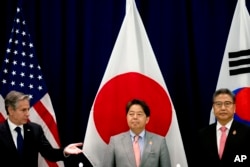 토니 블링컨 미국 국무장관(왼쪽부터)과 하야시 요시마사 일본 외무상, 박진 한국 외교장관이 8일 주요 20개국(G20) 외교장관 회의가 열린 인도네시아 발리에서 회담했다.