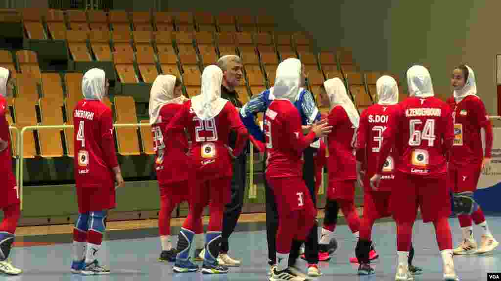 تمرینات دختران هندبالیست ایران در مسابقات جهانی اسلوونی