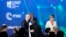 El secretario general de la OTAN, Jens Stoltenberg, centro izquierda, llega al foro público de la OTAN durante una cumbre de la OTAN en Madrid, España, el martes 28 de junio de 2022.