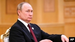 ARCHIVO - El presidente ruso Vladimir Putin asiste a una reunión al margen de la cumbre de los estados ribereños del Mar Caspio en Ashgabat, Turkmenistán, el 29 de junio de 2022.