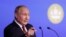 Президент Росії Володимир Путін виголошує промову на економічного форуму у Санкт-Петербурзі, Росія, 17 червня 2022 року. Reuters/Максим Шеметов