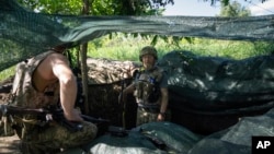 Ukrainian servicemen guard their position at the frontline near Kharkiv, Ukraine, on July 2, 2022.