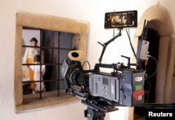 Sebuah adegan dalam dilm 'Sevap' tampak pada kamera di lokasi pengambilan gambar di Sarajevo, Bosnia dan Herzegovina, 16 Juni 2022. (REUTERS/Dado Ruvic)