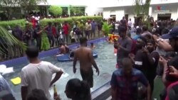 Շրի Լանկայում ցուցարարները լողում են նախագահի լողավազանում_1.mp4