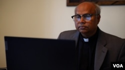 Отець Бенджамін Чинаппан, священик в церкві Святої Катерини у Сан-Дієго, США. Знімок з екрану. 