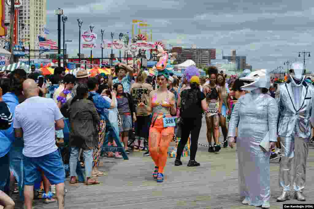 18 Haziran 2022 - Coney Island 40&#39;ıncı Denizkızı Yürüyüşü