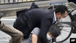 Tetsuya Yamagami fue detenido cerca del lugar de los disparos en la prefectura de Nara, en el oeste de Japón, el viernes 8 de julio de 2022.