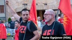 Граѓаните присутни па протестот бараа оставка од државниот врв и итно отфрлање на францускиот предлог за деболкада на бугарското вето и старт на преговорите со ЕУ