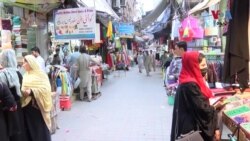 ځيني ښځې وایي، د خپلو کورنیو د مالي انتظام په برخه کې د ګرانۍ نه سخت متاثره شوي دي