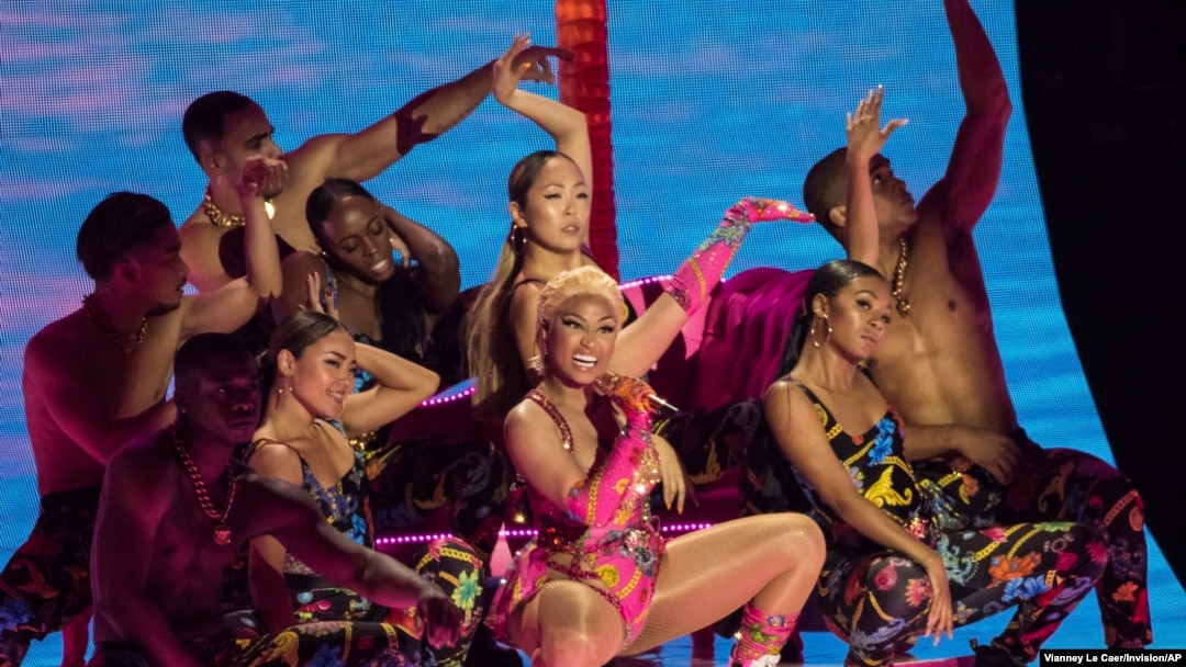Foto Achiv: Nicki Minaj pandan yon pefomans nan seremoni remiz pri MTV Ewopeyen yon nan vil Bilbao ann Espay. Li se youn nan atis ki pral patisipe nan festival Essence la ane sa a. 