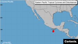 El huracán Bonnie se desplaza por la costa de México, el lunes 4 de julio de 2022. Foto: Centro Nacional de Huracanes