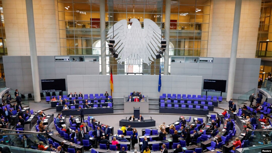 Majelis rendah parlemen Jerman, atau Bundestag, menyetujujui keanggotaan Finlandia dan Sweden untuk bergabung dengan NATO, pada voting di Berlin, Jerman (7/7). 