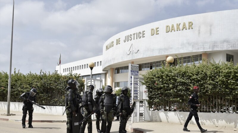 Sénégal: premiers inculpés sous bracelet électronique