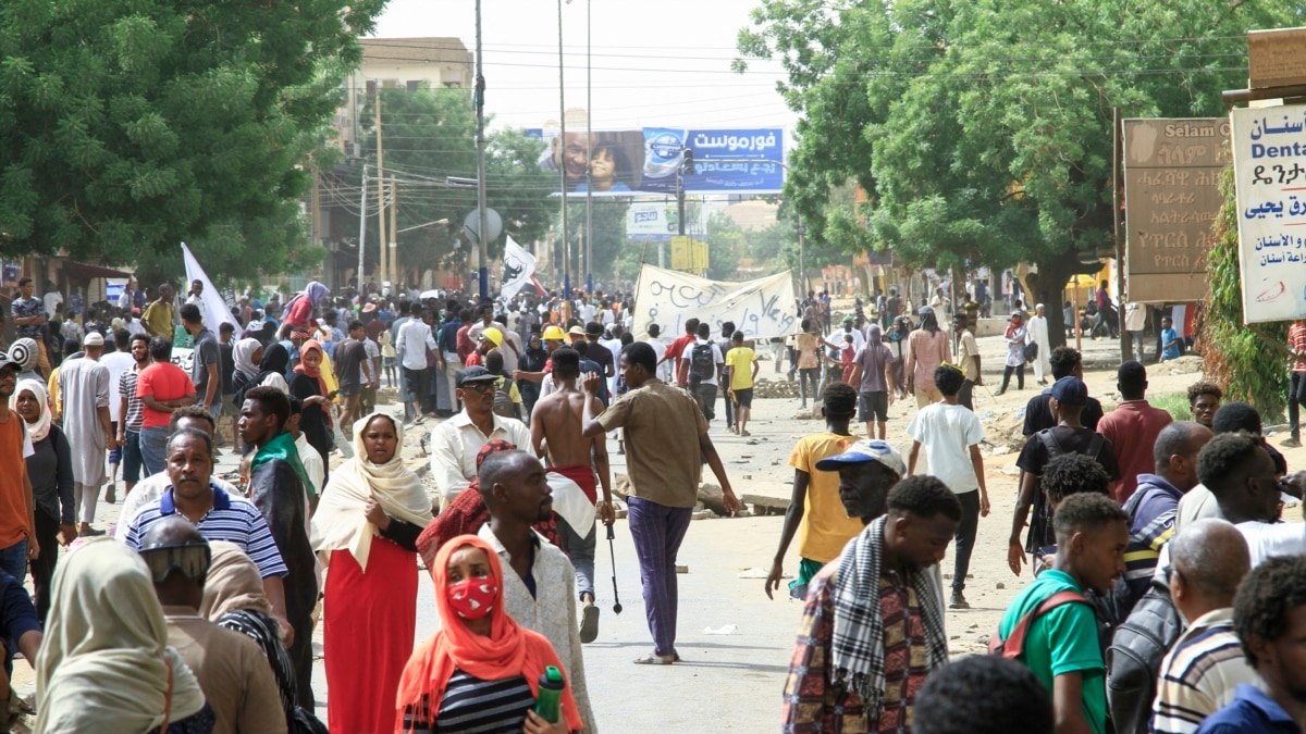 Hundreds of Anti-Coup Protesters in Sudan Defy Security Forces