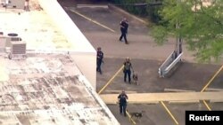 Policia në kërkim të autorit të dyshuar të sulmit (Çikago, 4 korrik 2022)