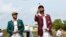 অ্যান্টিগা ও বারবুডার নর্থ সাউন্ডের ভিভিয়ান রিচার্ডস ক্রিকেট স্টেডিয়ামে বাংলাদেশ ও ওয়েস্ট ইন্ডিজের মধ্যকার প্রথম টেস্টের প্রথম দিনে ওয়েস্ট ইন্ডিজের ক্রেইগ ব্র্যাথওয়েট কয়েন টস করছেন।পেছনে দাঁড়িয়ে দেখছেন বাংলাদেশের সাকিব আল হাসান। ১৬ জুন ২০২২। 