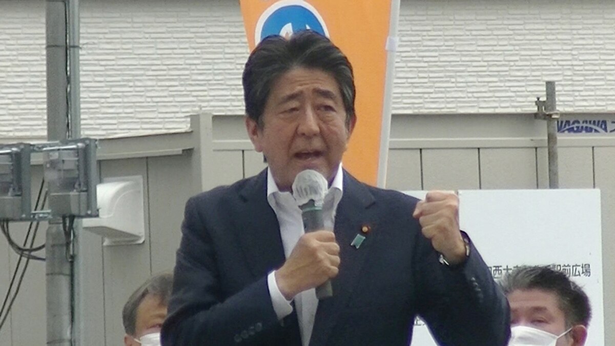 安倍晋三元首相が集会中に射殺された