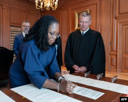 Jackson Sworn in, Becomes 1st Black Woman on Supreme Court