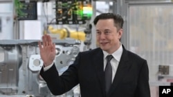 CEO Tesla Elon Musk menghadiri pembukaan pabrik Tesla Berlin Brandenburg di Gruenheide, Jerman, Selasa, 22 Maret 2022. (Foto: AP)