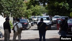 La policía resguarda el lugar en donde fue baleado el periodista Antonio de la Cruz el miércoles 29 de junio de 2022 en Tamaulipas, México.