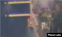 남측자산인 해금강호텔(사각형 안)을 촬영한 20일 자 위성사진. 아직까지 해체되지 않은 모습을 보여준다. 자료=Planet Labs
