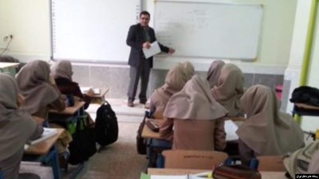 معلم مرد دبیرستان دخترانه ایران