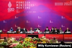 Menlu Retno Marsudi menyampaikan sambutannya pada Pertemuan Menlu G20 di Nusa Dua, Bali, 8 Juli 2022. (Foto: REUTERS/Willy Kurniawan)