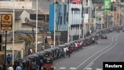 FILE - Three-wheelers queue to buy petrol due to fuel shortage, amid the country's economic crisis, in Colombo, Sri Lanka, July 5 2022.
