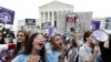 Manifestantes contra el aborto celebran fuera de la Corte Suprema de EEUU mientras la corte anuló la histórica decisión de aborto Roe v Wade en Washington, el 24 de junio de 2022. REUTERS/Evelyn Hockstein