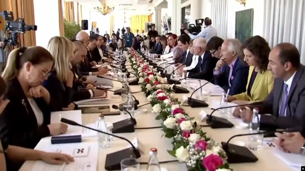 Kosova dhe Shqipëria nënshkruajnë 19 marrëveshje në mbledhjen e përbashkët