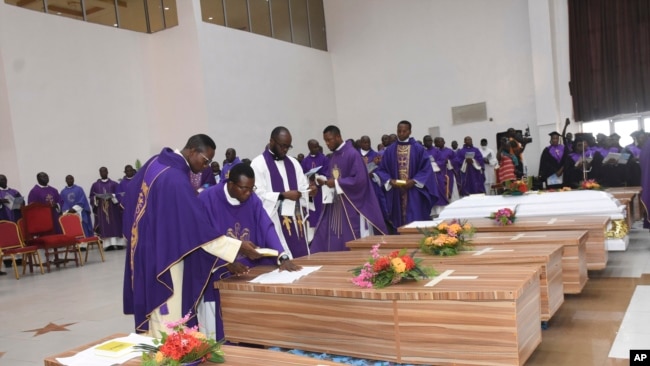 FILE - Mourners pay theirs respects to the victims killed at the St. Francis Catholic Church on June 5, during a funeral service in Owo, Southwest of Nigeria, June 17, 2022.