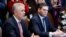 El presidente de Colombia, Iván Duque, y el embajador de Colombia en EEUU, Juan Carlos Pinzón, asisten a una reunión con el presidente de EEUU, Joe Biden, en la Sala del Gabinete de la Casa Blanca, en Washington, Estados Unidos, el 10 de marzo de 2022. REUTERS/Jonathan Ernst