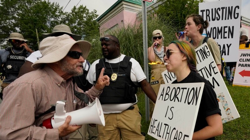 A Scramble as Last Mississippi Abortion Clinic Shuts Its Doors