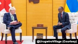 Le projet avait été annoncé il y a un an et demi, à l'époque sous le gouvernement de Boris Johnson, ici avec le président rwandais Paul Kagame.