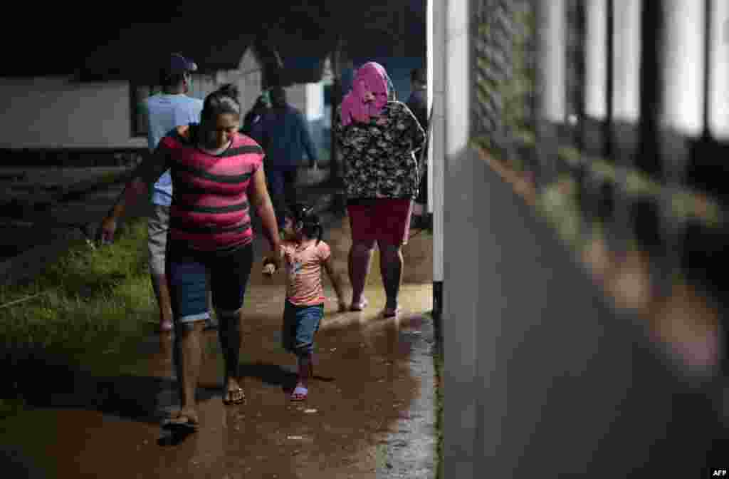 La tormenta tropical Bonnie se convirtió el domingo 3 de julio en un huracán de categoría 1.