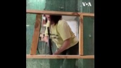 乌克兰扎波罗热女性训练使用武器准备对抗俄罗斯进攻 