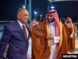 دیدار مصطفی کاظمی، نخست‌وزیر عراق، و محمد بن سلمان، ولیعد عربستان سعودی، در جده. ۲۵ ژوئن ٢٠٢٢