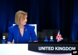2022年6月2 日英国外交大臣特拉斯出席北约国防部长会议